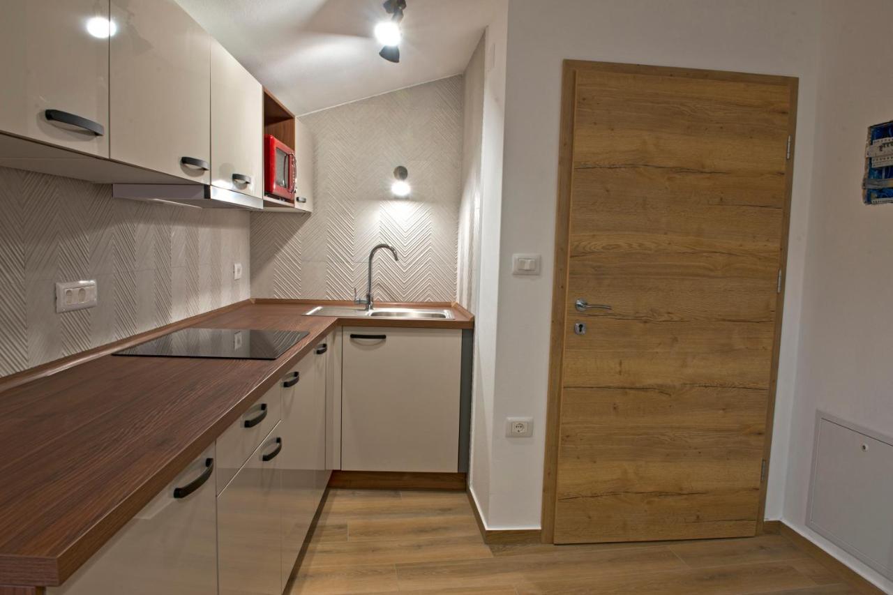 Apartmaji Tanto Malovse Crnice ภายนอก รูปภาพ