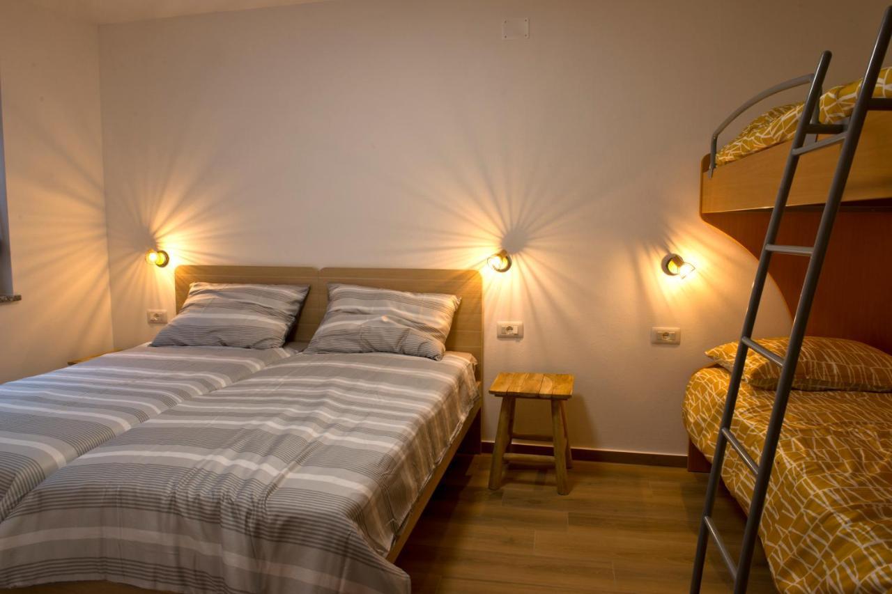 Apartmaji Tanto Malovse Crnice ภายนอก รูปภาพ
