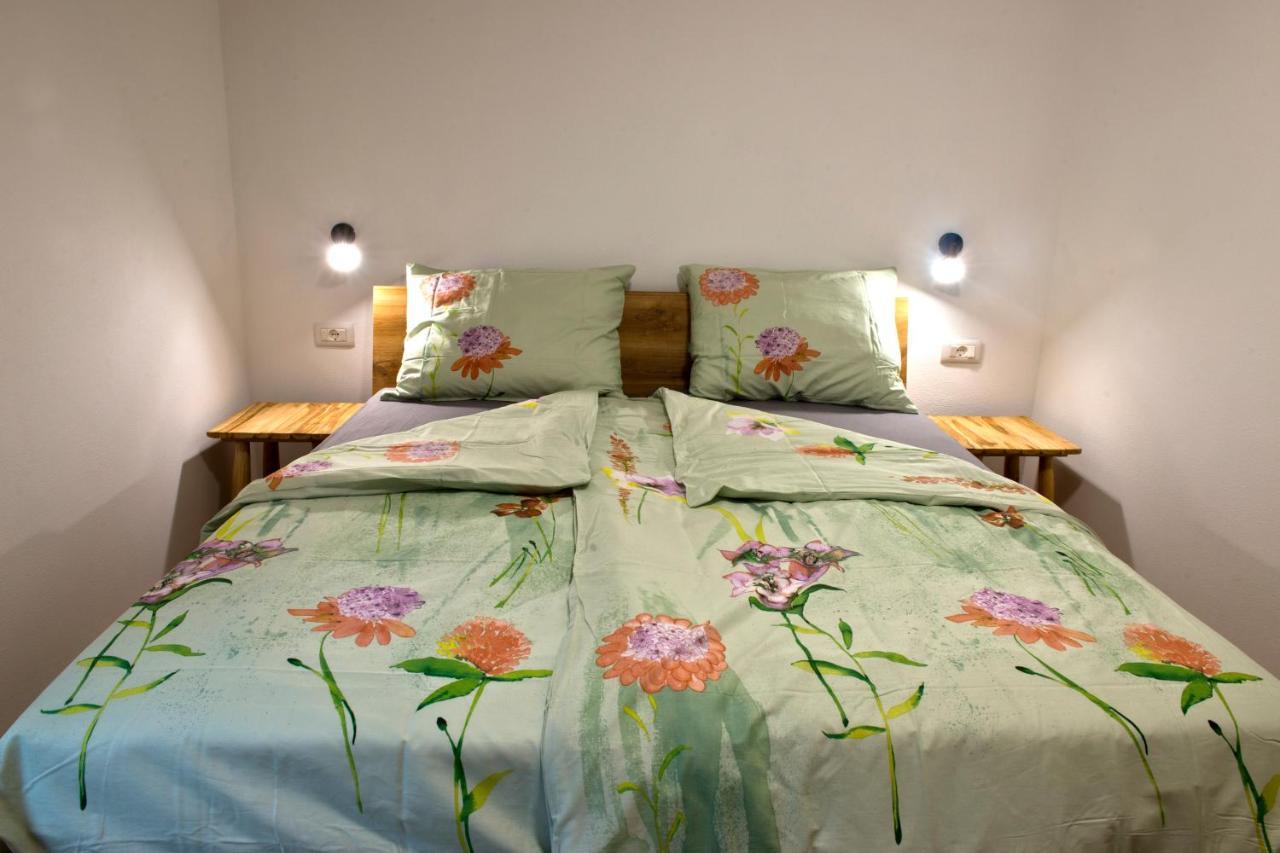 Apartmaji Tanto Malovse Crnice ภายนอก รูปภาพ