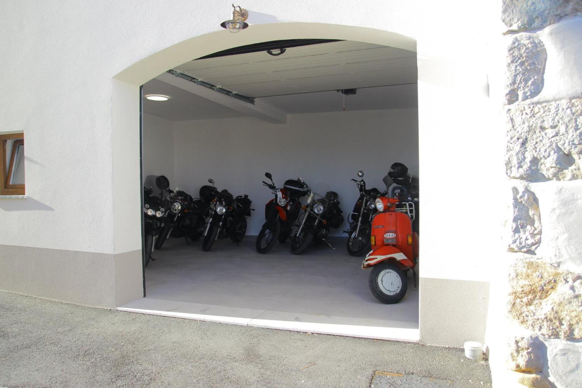 Apartmaji Tanto Malovse Crnice ภายนอก รูปภาพ